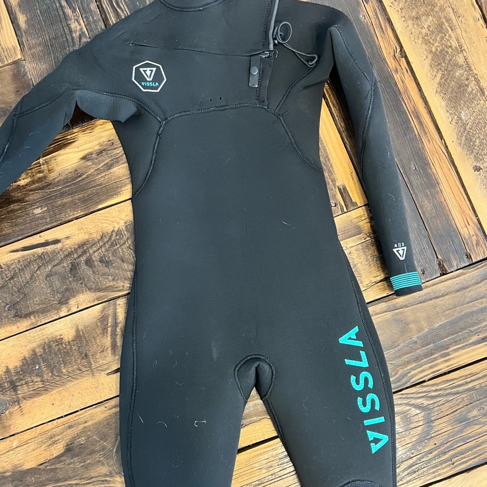 Vissla wetsuit, 4/3, kids size 10